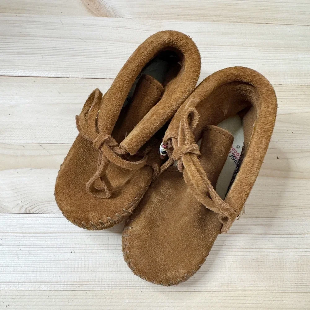 Minnetonka Camel Soft Sole Moccasins . Size  6. Great Condition. Boho
